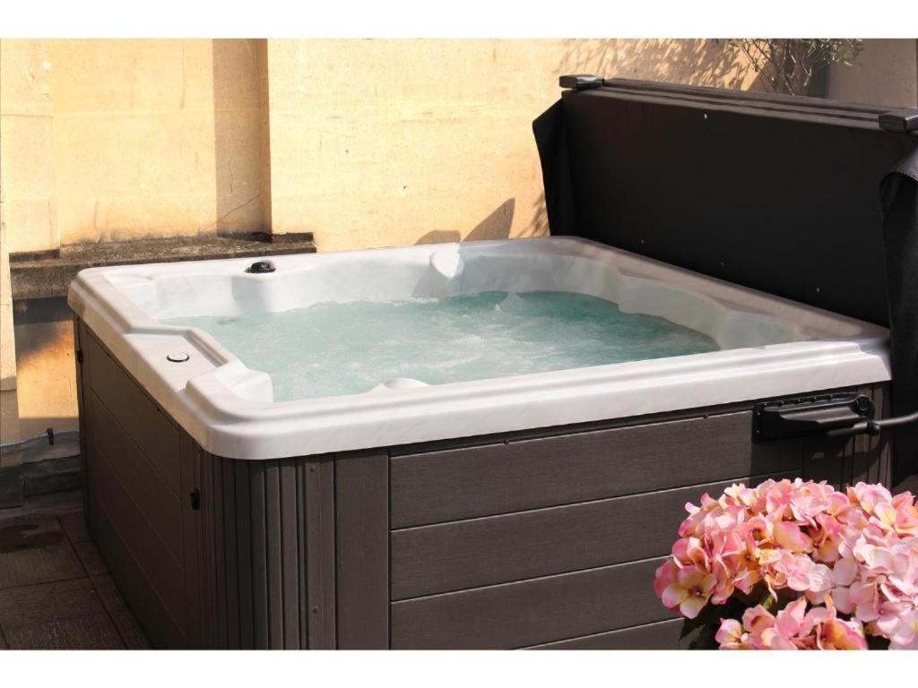 Dream Stays Bath - Trim Street Townhouse With Hot Tub Exterior photo